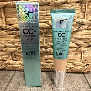 IT Cosmetics CC+ Oil-Free Matte Foundation - Light